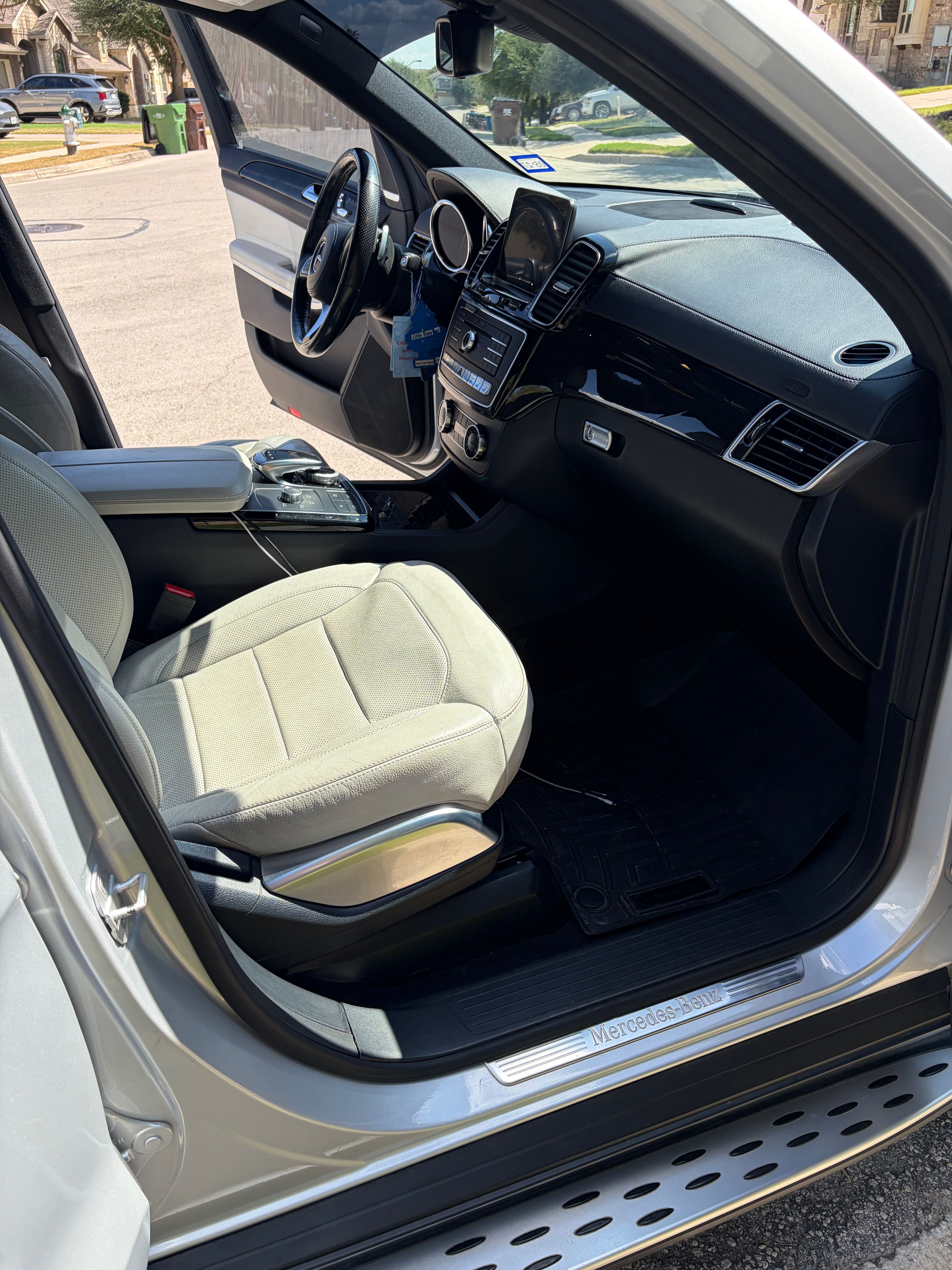 Used 2017 Mercedes-Benz GLS 550 4MATIC image 28