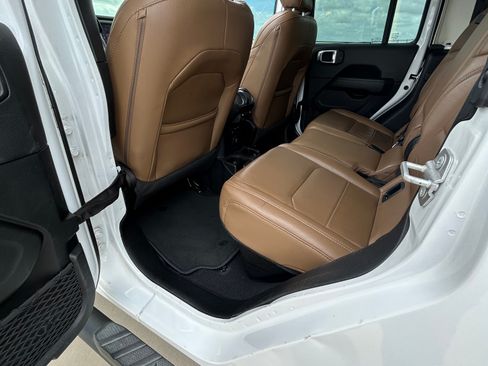 Used 2020 Jeep Gladiator Overland AWD/4WD image 9