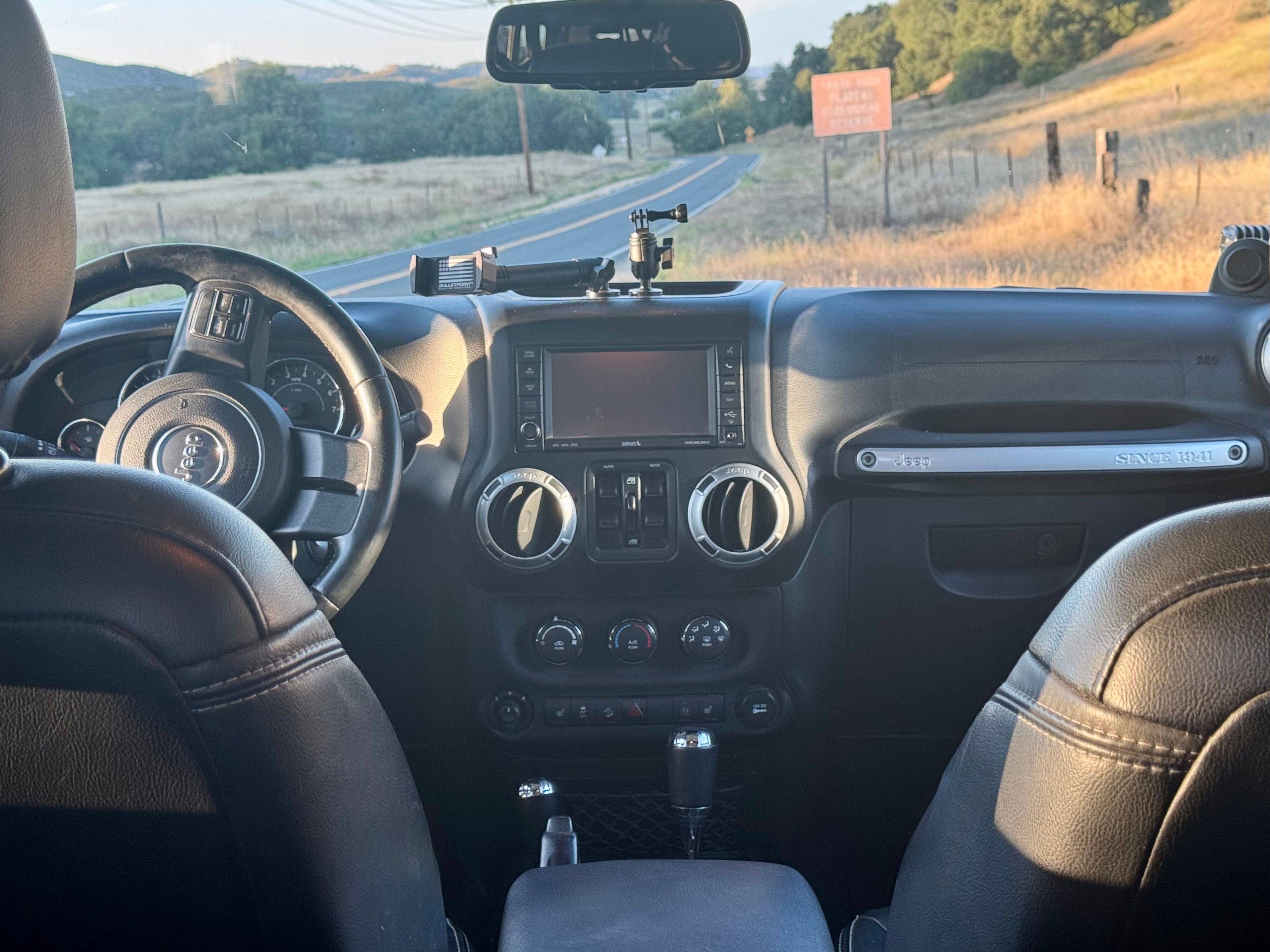 Used 2014 Jeep Wrangler Unlimited Rubicon w/ Connectivity Group AWD/4WD image 8