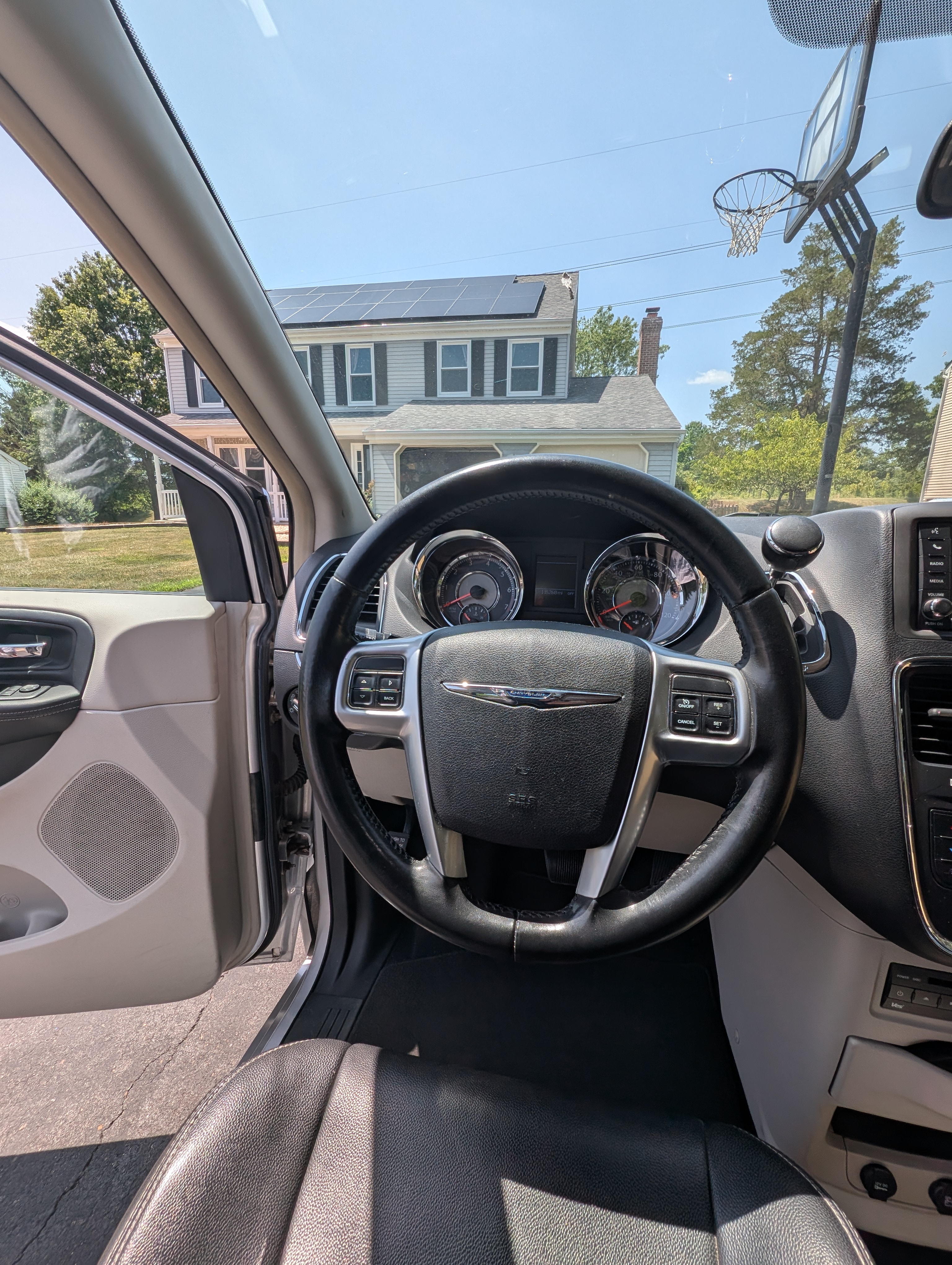 Used 2011 Chrysler Town & Country Touring-L w/ Entertainment Group #2 FWD image 13