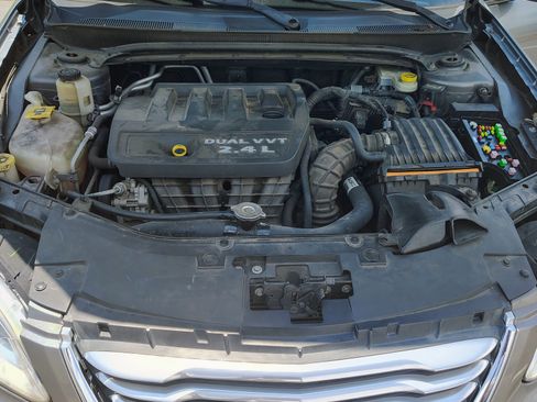 Used 2012 Chrysler 200 Touring FWD image 12