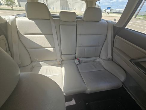 Used 2009 Subaru Outback 3.0R Limited image 10