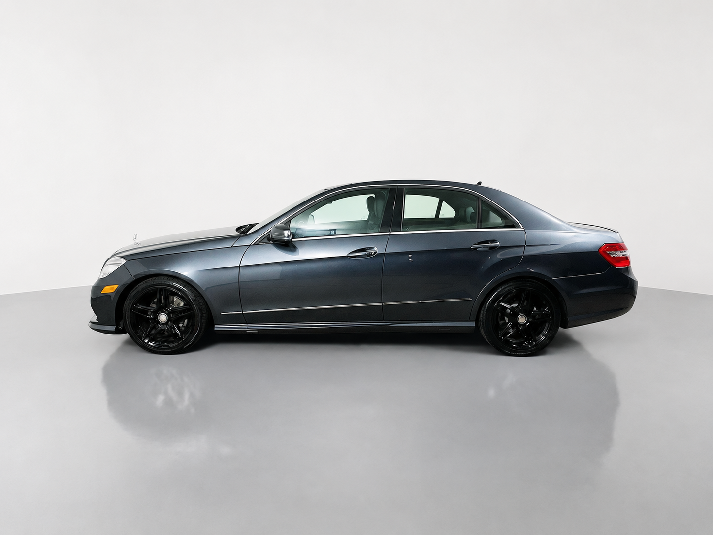 Used 2013 Mercedes-Benz E 350 4MATIC Sedan image 9