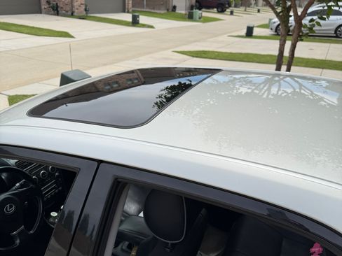 Used 2005 Lexus IS 300 image 11