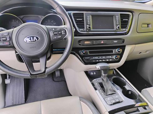 Used 2018 Kia Sedona EX image 8