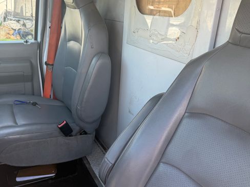 Used 2016 Ford E-350 and Econoline 350 Super Duty image 14