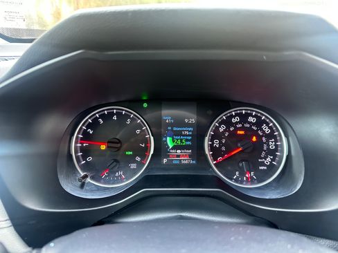 Used 2019 Toyota RAV4 XLE image 10