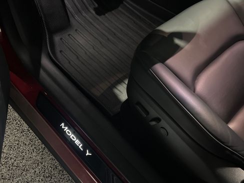 Used 2023 Tesla Model Y Long Range image 14