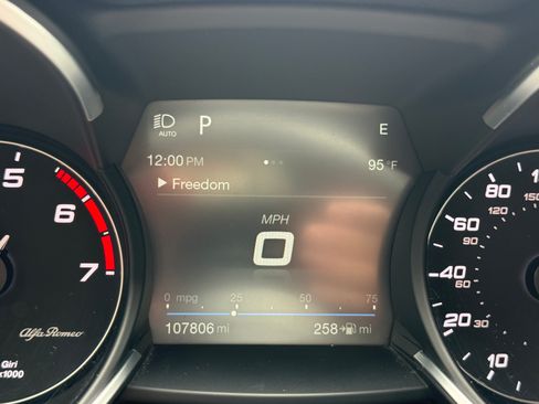 Used 2018 Alfa Romeo Stelvio Ti AWD/4WD image 8