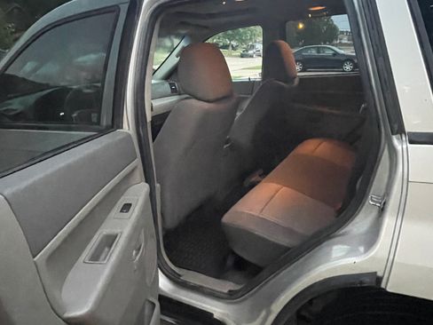 Used 2008 Jeep Grand Cherokee Laredo AWD/4WD image 12