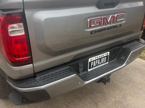 Used 2023 GMC Canyon Denali image 8