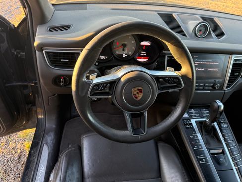 Used 2017 Porsche Macan S image 9