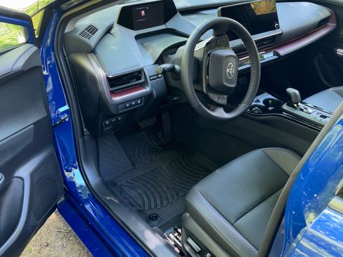 Used 2024 Toyota Prius Prime Premium w/ Advanced Technology Package FWD image 9