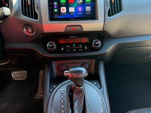 Used 2011 Kia Sportage EX w/ Navigation Pkg image 9