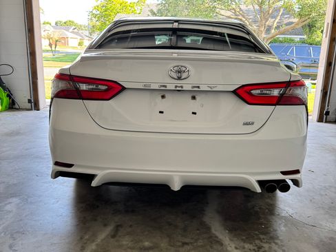 Used 2018 Toyota Camry SE w/ Convenience Package FWD image 6