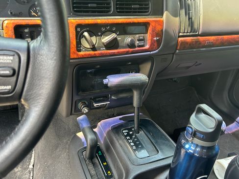 Used 1997 Jeep Grand Cherokee Limited AWD/4WD image 6