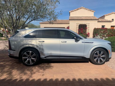 Used 2025 Cadillac Escalade IQ Luxury 2 image 2