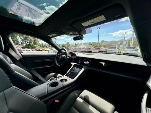 Used 2022 Porsche Taycan 4S image 8