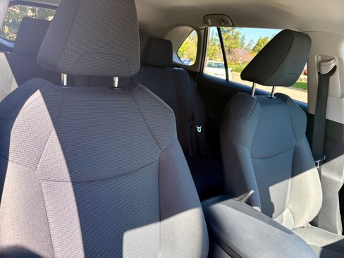 Used 2021 Toyota RAV4 LE image 24