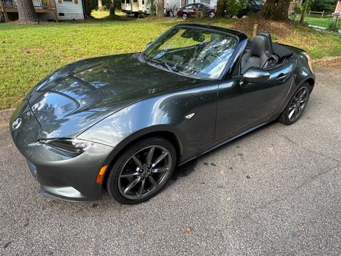 Used 2019 MAZDA MX-5 Miata Grand Touring w/ GT-S Package RWD image 1