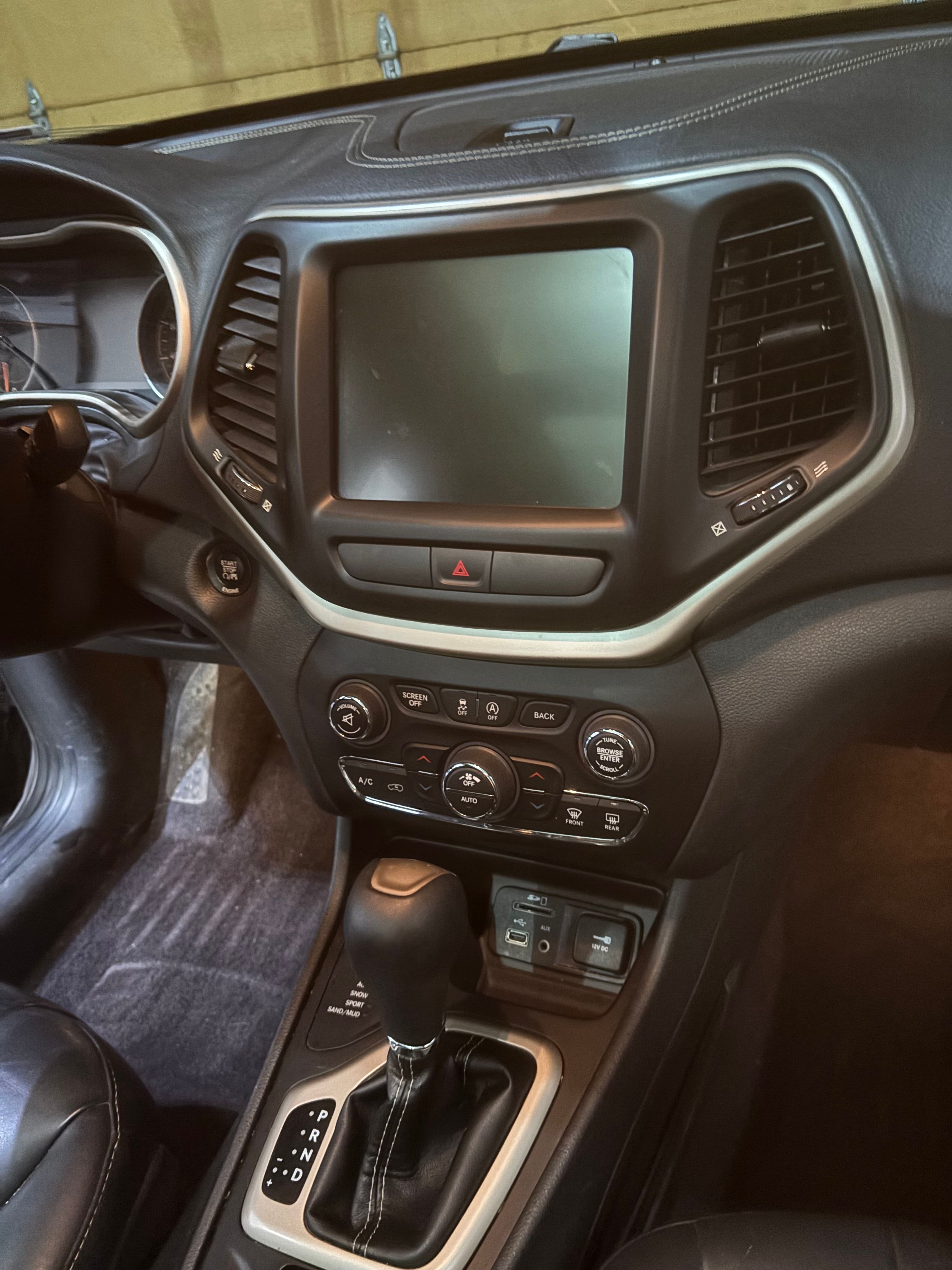 Used 2016 Jeep Cherokee Limited AWD/4WD image 10