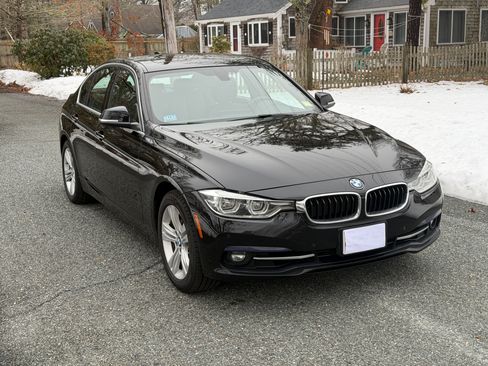 Used 2017 BMW 330i xDrive 330i xDrive Sedan 4D image 2