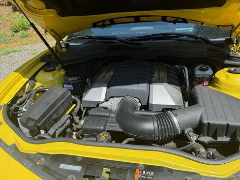 Used 2015 Chevrolet Camaro SS RWD image 5