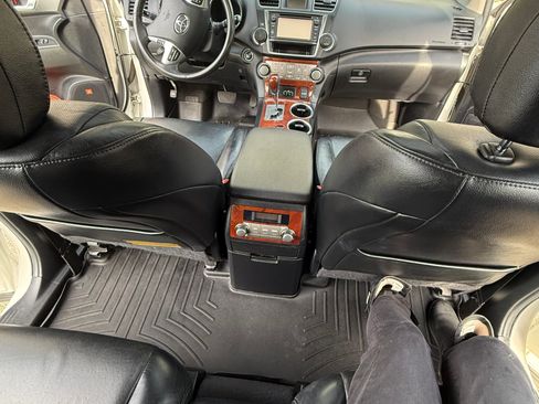 Used 2013 Toyota Highlander Limited image 6