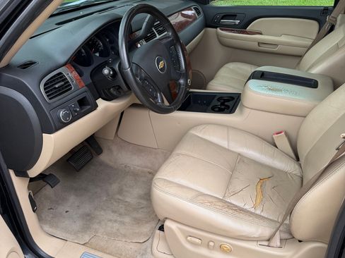 Used 2007 Chevrolet Tahoe LTZ w/ LTZ Preferred Equipment Group RWD image 6