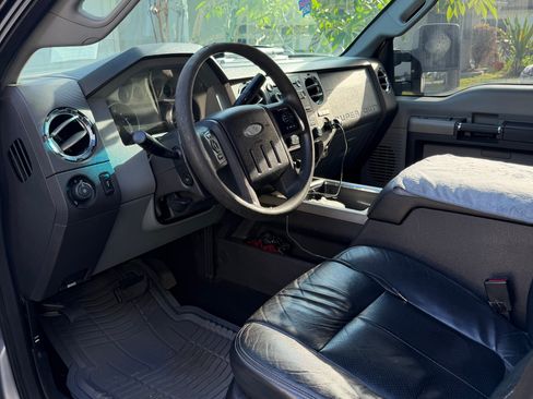 Used 2011 Ford F250 XLT w/ XLT Premium Pkg RWD image 5