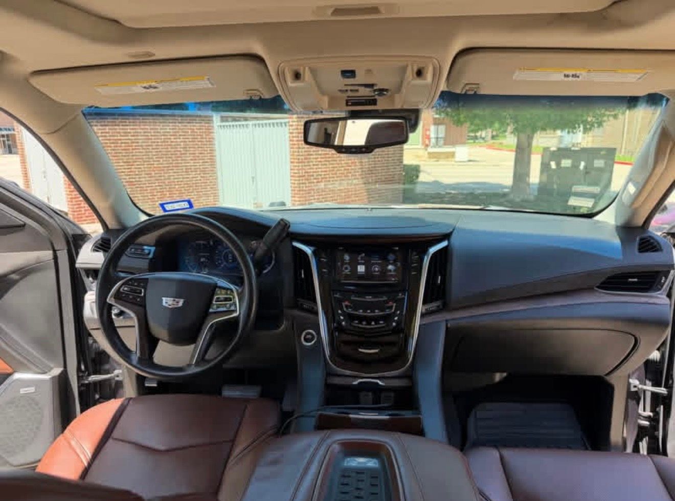 Used 2016 Cadillac Escalade Luxury RWD image 4