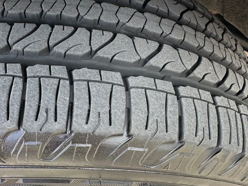 Used 2014 Jeep Grand Cherokee Overland w/ Advanced Technology Group image 18