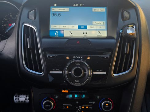 Used 2018 Ford Focus SEL image 15