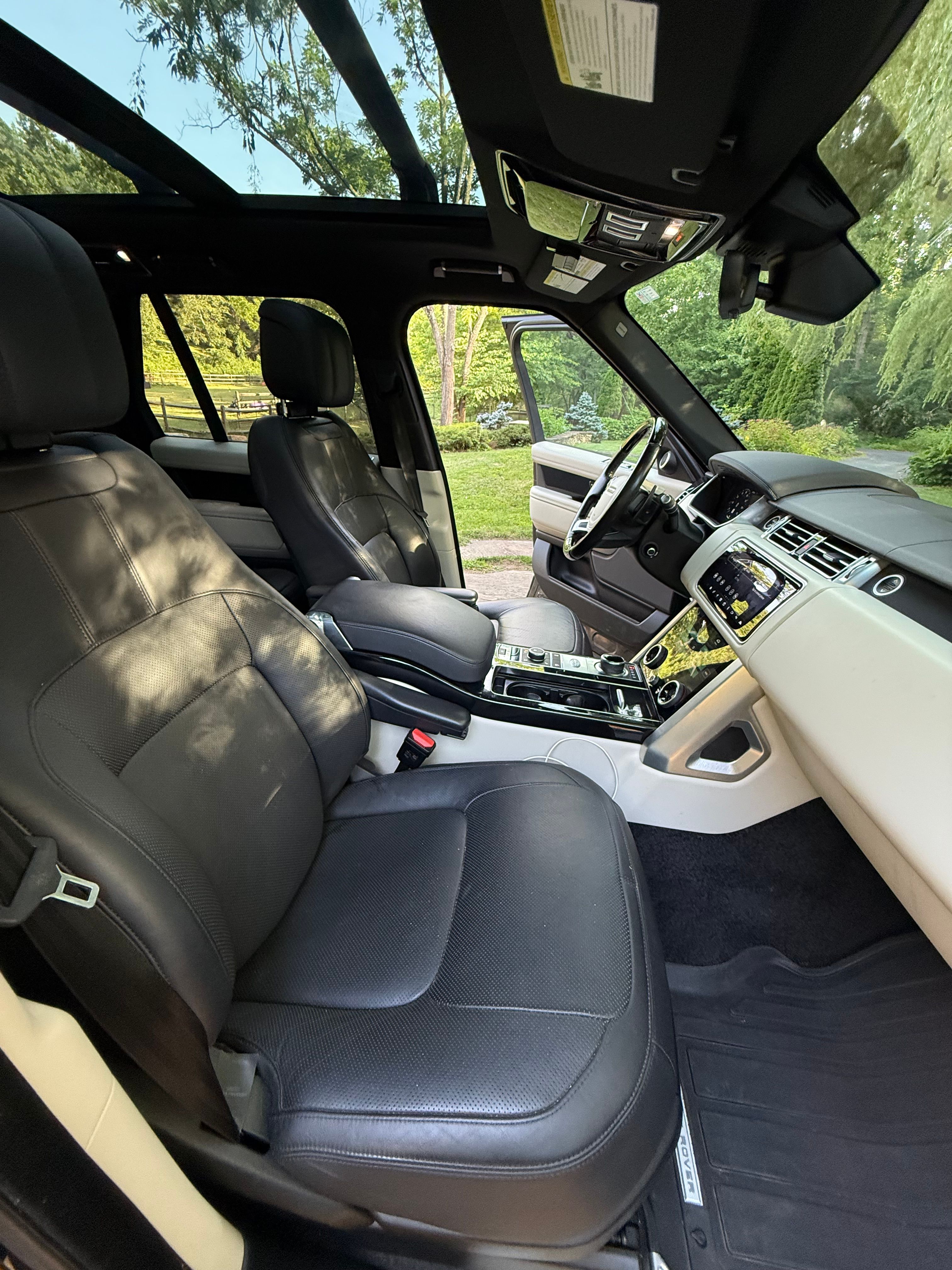 Used 2019 Land Rover Range Rover Supercharged AWD/4WD image 14