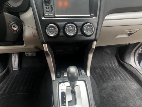 Used 2015 Subaru Forester 2.5i Limited AWD/4WD image 2