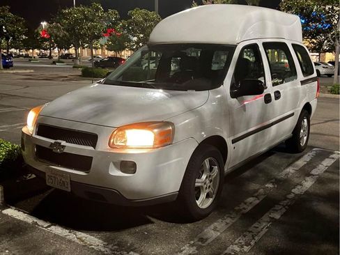 Used 2008 Chevrolet Uplander image 1