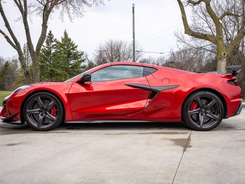 Used 2024 Chevrolet Corvette Z06 w/ Z07 Performance Package image 5