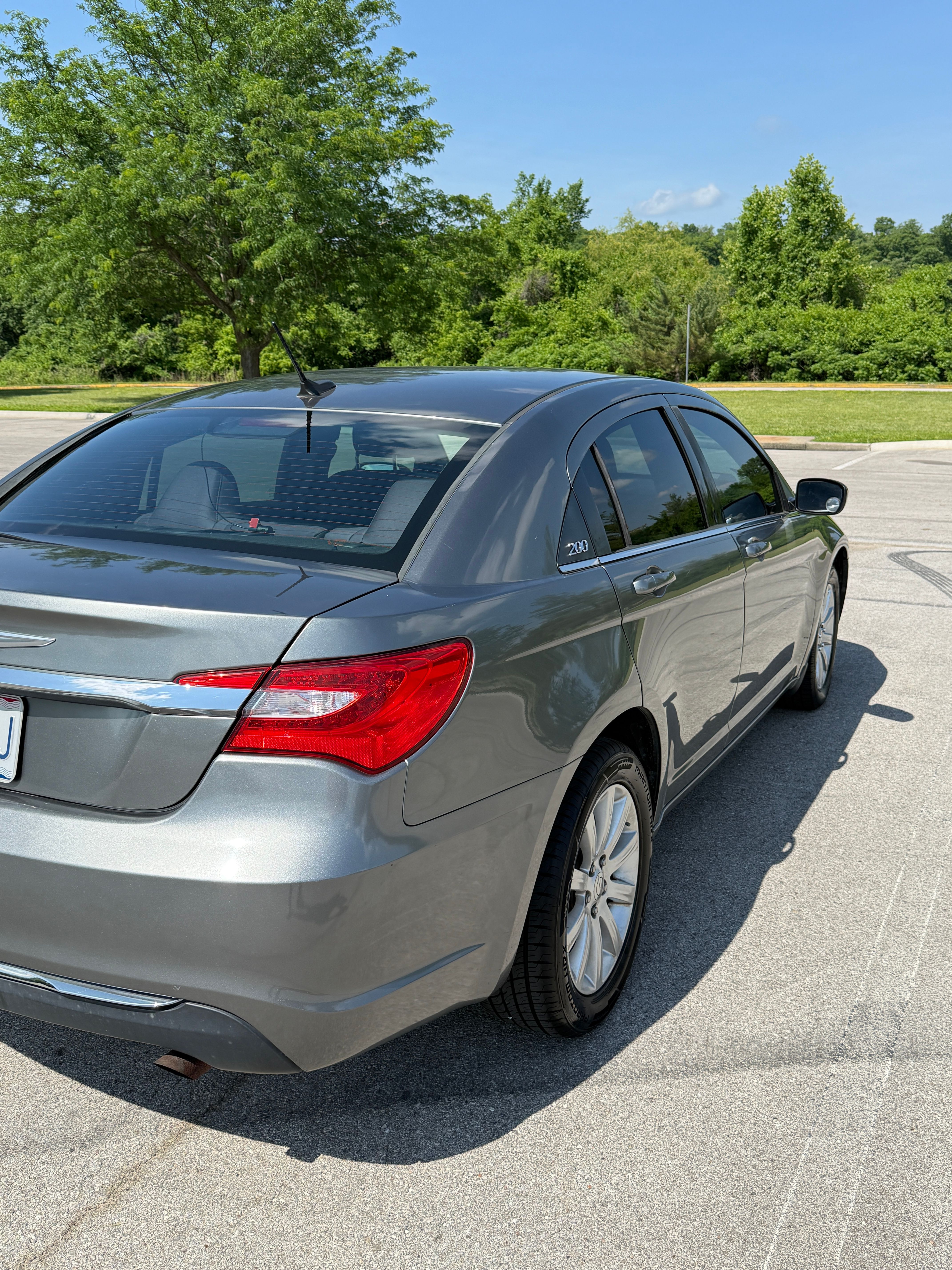 Used 2013 Chrysler 200 Touring FWD image 9