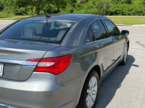 Used 2013 Chrysler 200 Touring FWD image 9