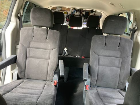 Used 2014 Dodge Grand Caravan SXT image 9