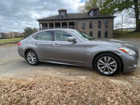 Used 2013 INFINITI M35 w/ Premium Pkg image 4