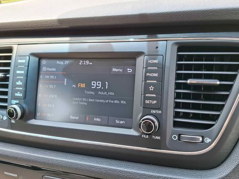 Used 2019 Kia Sedona LX image 16