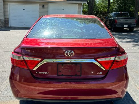 Used 2015 Toyota Camry LE image 4