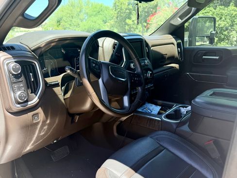 Used 2022 GMC Sierra 2500 Denali w/ Denali Ultimate Package AWD/4WD image 9