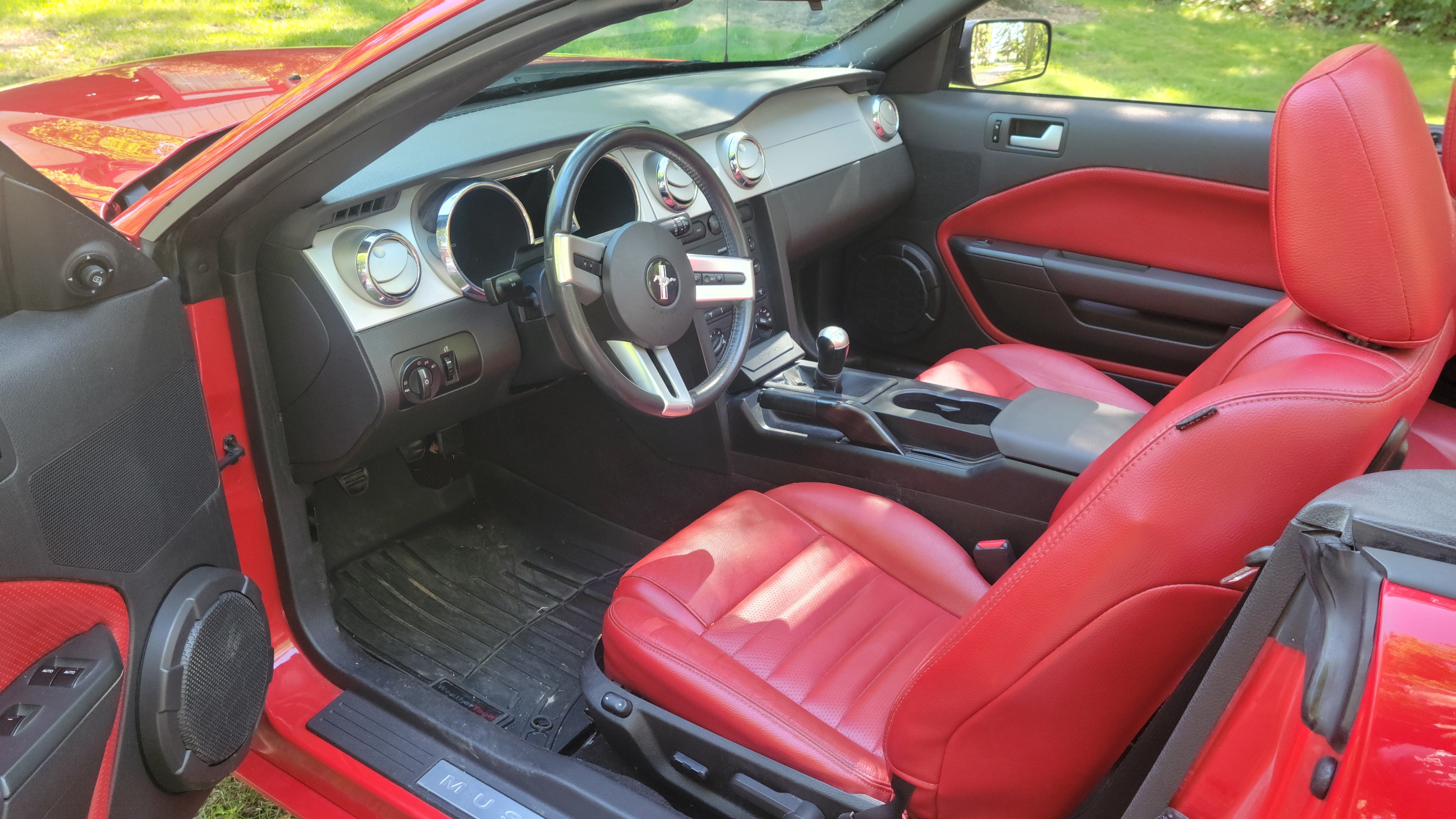 Used 2006 Ford Mustang GT RWD image 9