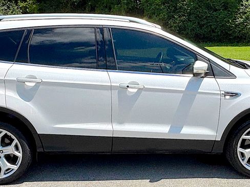 Used 2019 Ford Escape Titanium AWD/4WD image 1