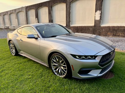 Used 2024 Ford Mustang Premium RWD image 10