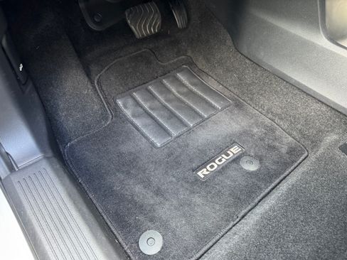 Used 2023 Nissan Rogue SV w/ SV Premium Package image 11