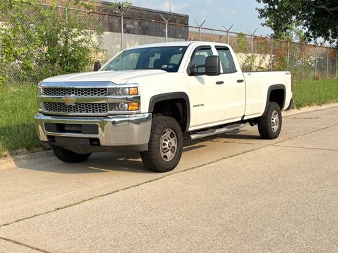 Used 2019 Chevrolet Silverado 2500 W/T AWD/4WD image 1