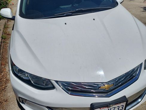Used 2017 Chevrolet Volt LT w/ Comfort Package FWD image 2
